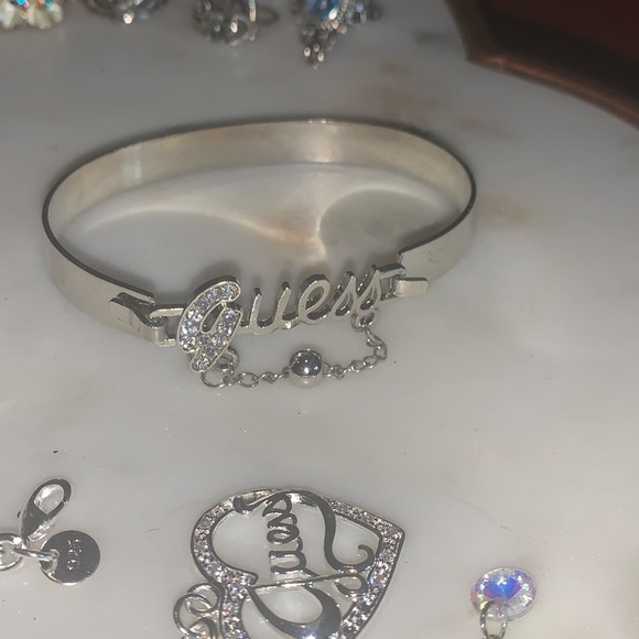 Guess silver bangle - Picture 5 of 6